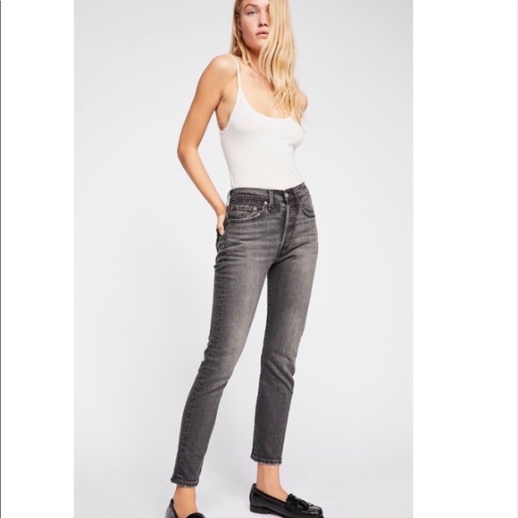 Levi’s 501 Skinny Jean in Coal Black - Picture 1 of 9